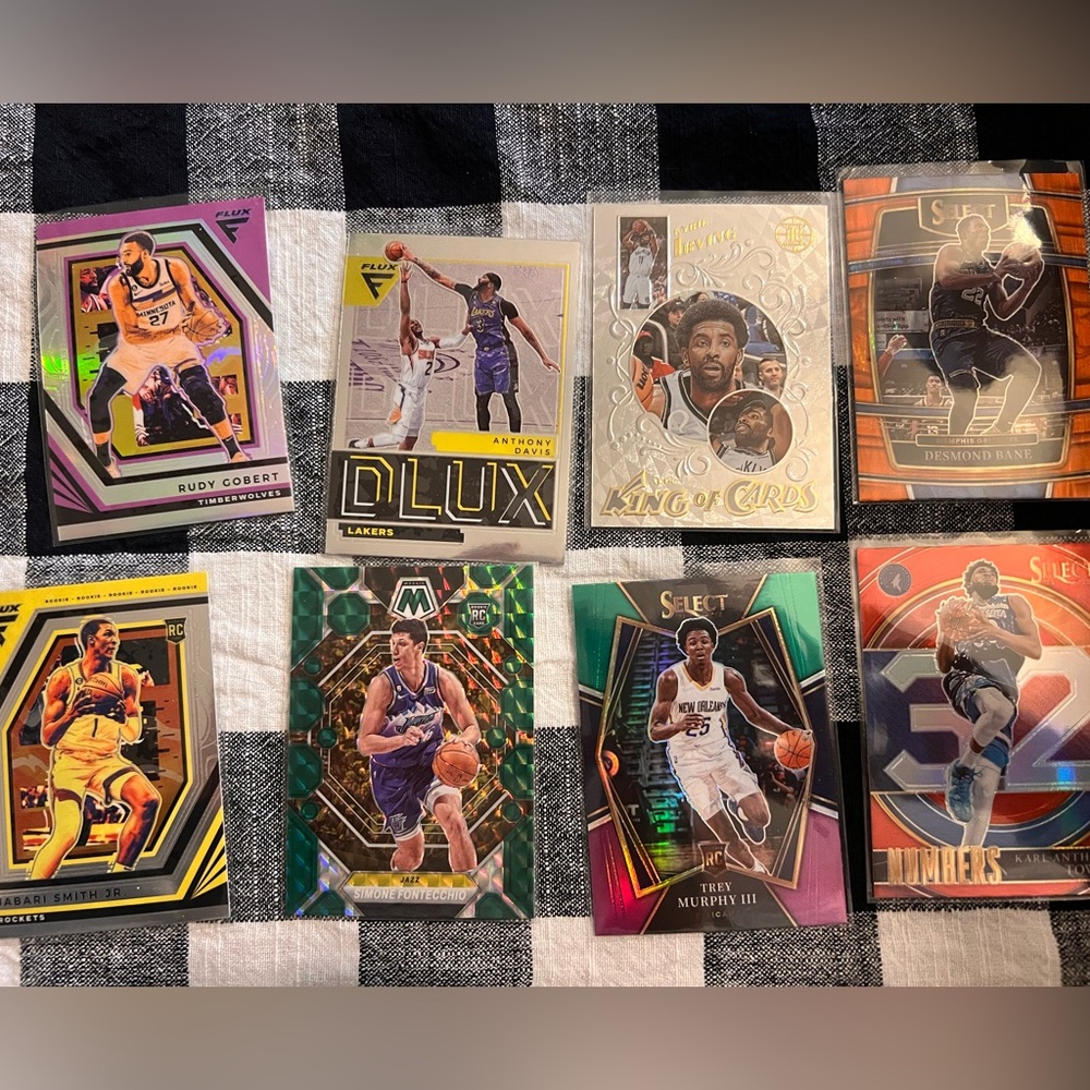 Lot of 8 sports cards